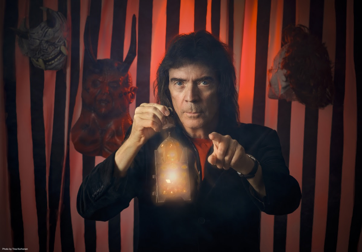 Steve Hackett presenta il nuovo singolo "Circo Inferno"