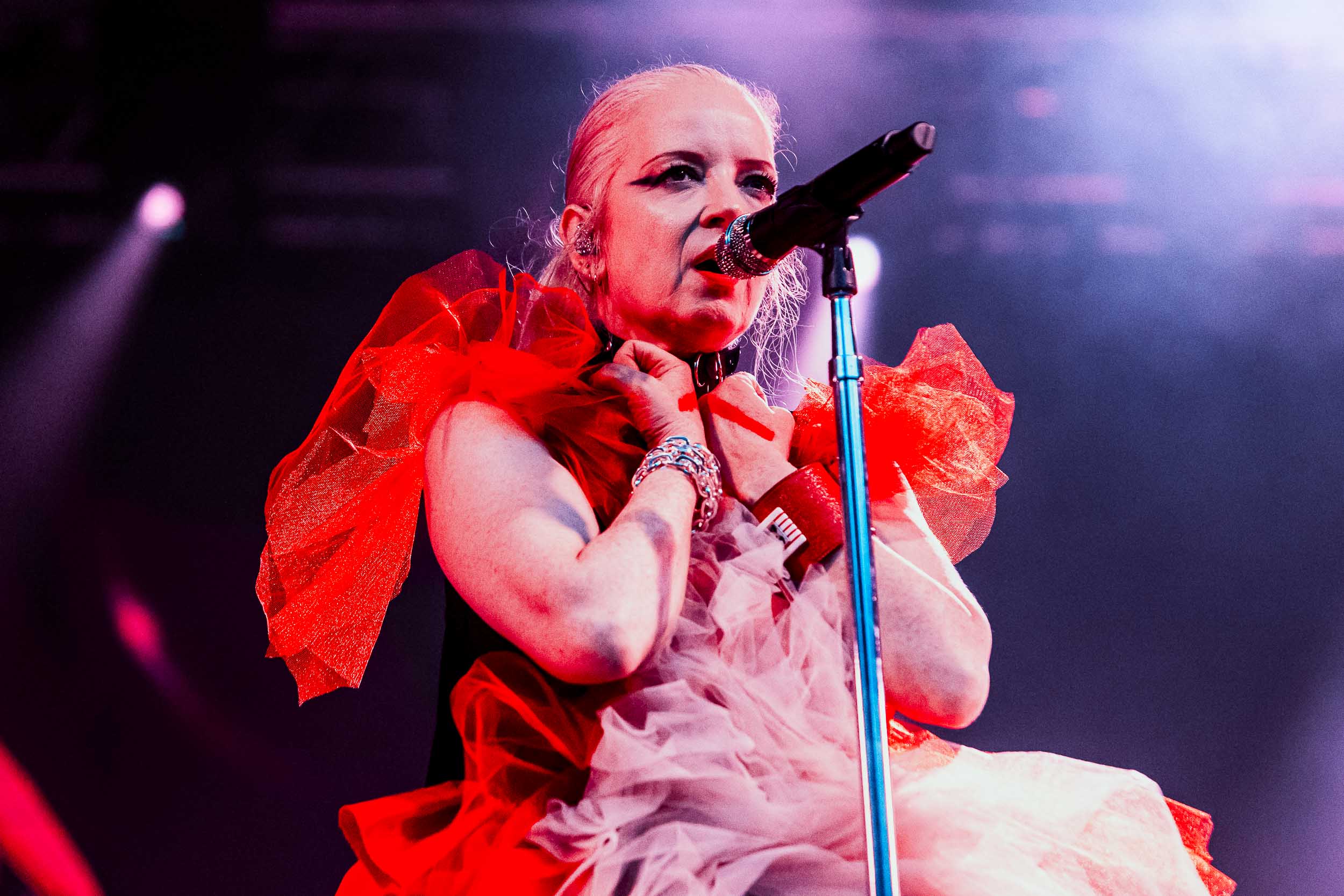 Shirley Manson dei Garbage in concerto a Milano nel 2024